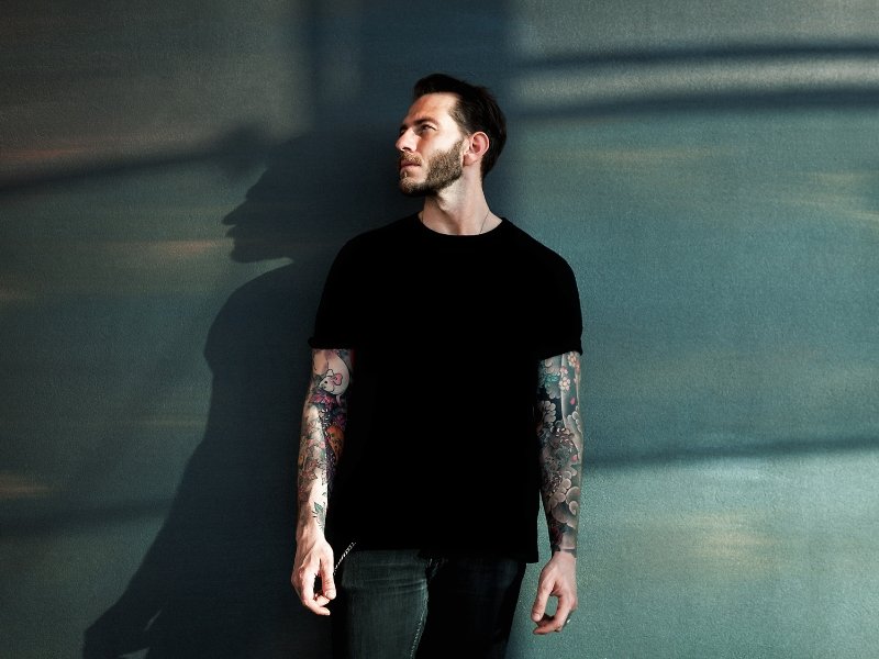 How To Perfectly Wear A Black T-Shirt (For Guys) - Viral HD Shop